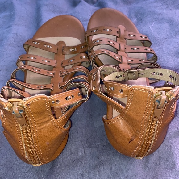 sandals - Picture 2 of 3
